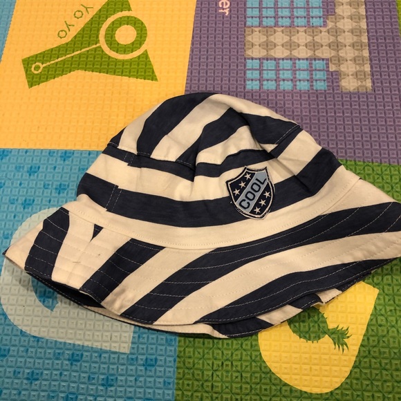 Boys Blue & White Stripe Hat 1-3 years NWT - Picture 2 of 3